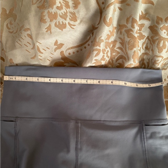Vuori Shorts Womens Small Gray High Rise Pocket Biker Athletic Compression Yoga - Picture 10 of 10